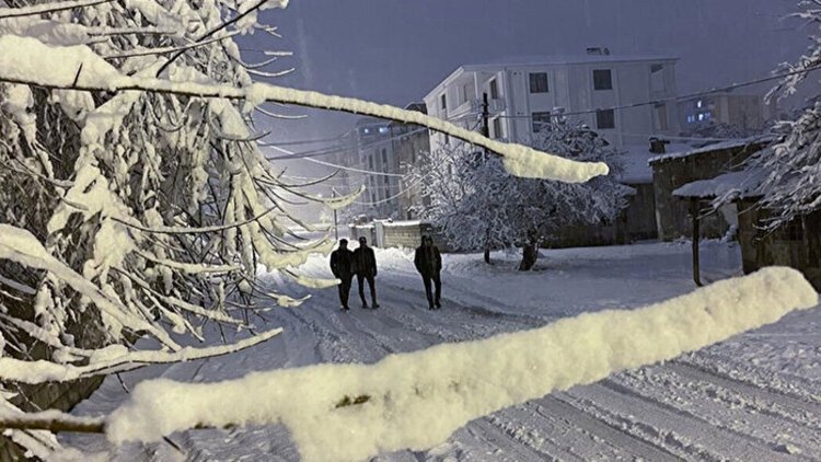 Van'da kar ve sağanak nedeniyle eğitime 1 gün ara verildi