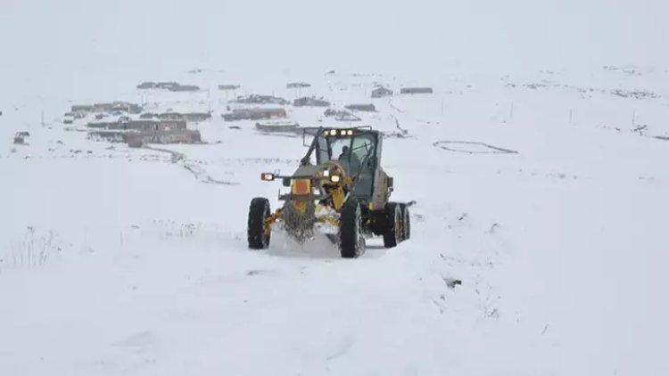 Kars'ta kar ve tipi; 47 köy yolu kapandı