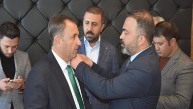 CHP Bitlis Belediye Başkan adayı partisinden istifa etti, AK Parti'ye katıldı