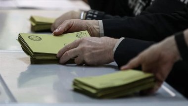 Oy sayımı devam ediyor, ilk seçim sonuçları belli oldu