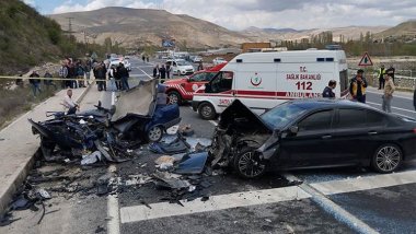 Li Meletiyê 2 otomobîl li hev qelibîn: 3 mirî, 5 birîndar