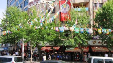 Batman’daki DEM Parti binasına polis baskını