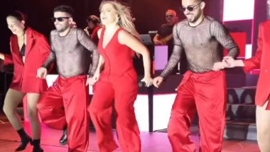 Hadise Diyarbakır'da Kürtçe müzik eşliğinde halay çekti