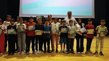 DTSO’dan Kürtçe seçmeli dersi tercih eden yüzlerce öğrenciye tablet