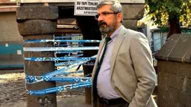 Tahir Elçi cinayeti davası: Üç polise beraat kararı