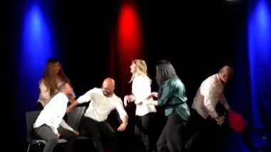 Almanya'daki Kürt diasporası gezici tiyatro grubu kurdu