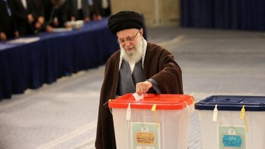 Oyunu kullanan İran lideri Hamaney, halkı sandığa çağırdı