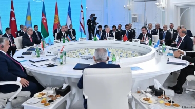 AB'den 'Türk Zirvesi'ne katılan Orban'a tepki