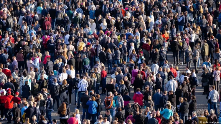 BM: Dünya nüfusu 2084'ten itibaren gerileyecek