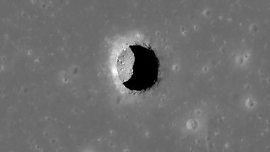 Ay'da mağara bulundu