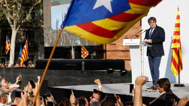 Katalan lider Puigdemont, 7 yılın ardından Barselona'ya döndü; polis yakalamak için operasyon başlattı