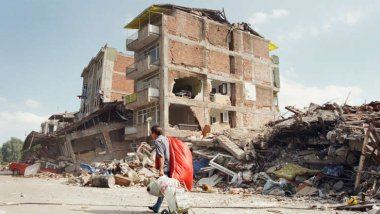 Naci Görür, 'eli kulağında' diyerek uyardı: 'En az 7.4 olabilir'