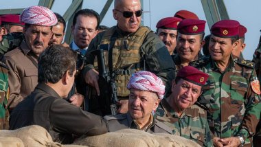 Mesud Barzani Peşmerge mevzilerini ziyaret etti