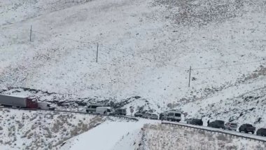 Van-Başkale kara yolunda kar yağışı: Onlarca araç yolda kaldı