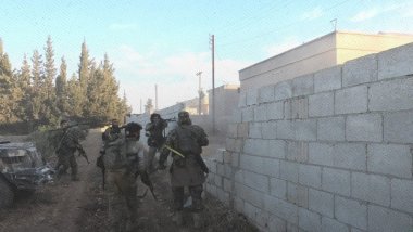 HTŞ ket bajarê Hemayê û artêşa Sûriyeyê jê vekişiya