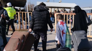 Esad’ın devrilmesinin ardından Türkiye’deki Suriyeliler ülkelerine dönmeye başladı