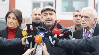 Onder: Dewletê hîn biryar nedaye ka dê bi Kurdan re çi bike