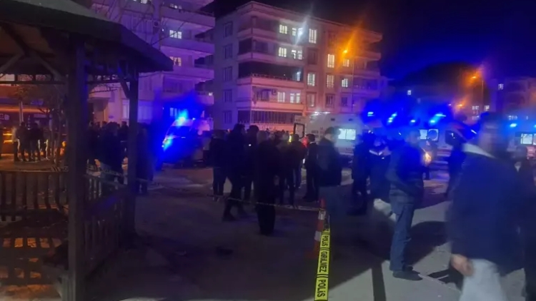 Dîlok - Kesekî êrişî mala şînê kir: 2 kuştî û 5 birîndar