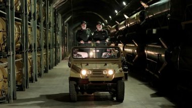 İran Devrim Muhafızları yeni yeraltı 'füze şehri'ni tanıttı