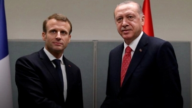Erdoğan ve Macron ile telefonda görüştü