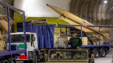 İran Devrim Muhafızları Ordusu, Washington ile yaşanan gerilimin ortasında yeni füze cephaneliğini tanıttı