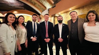 Wezîrê Tenduristiyê yê Brîtanya bi bijîşkên Rojavayê Kurdistanê re civiya