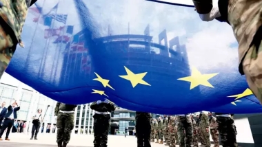 Avrupa ülkeleri zorunlu askerliğe dönüyor