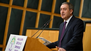 Tuncer Bakırhan: Meclis 'güven ve demokrasi paketi' çıkarsın