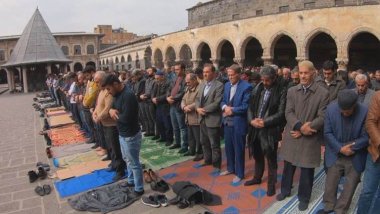 Diyarbakırlılar camilerde hutbenin Kürtçe okunmasını talep ediyor