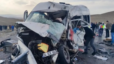 Van'da feci kaza! 6 kişi öldü, 8 kişi yaralandı