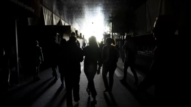 Elektriklerin kesildiği İspanya'da acil durum ilan edildi!