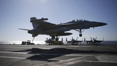 Bir F-18 savaş uçağı daha Truman uçak gemisinden denize düştü