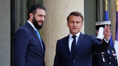 Macron ve Şara Paris'te bir araya geldi