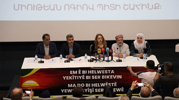 Li Amedê 301 sazî civiyan: 'Înîsiyatîfa Yekîtiya Demokratîk' hat ragihandin