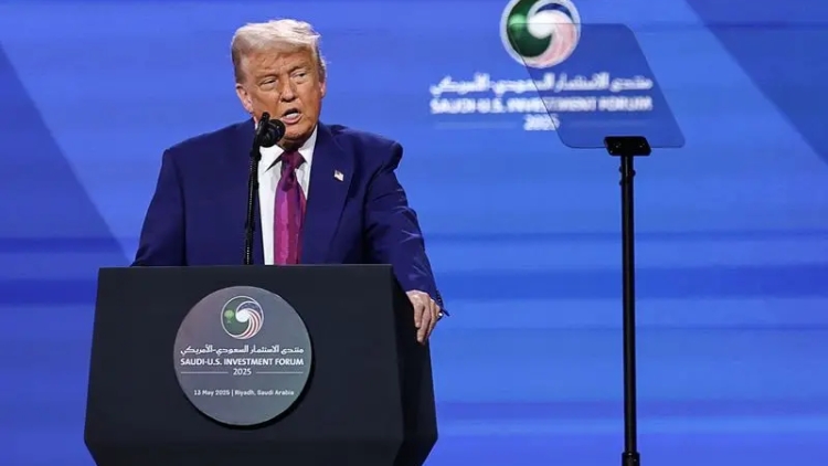 Trump cezayên li ser Sûriyeyê radike: 'Ez dê şansekî mezinbûnê bidim'