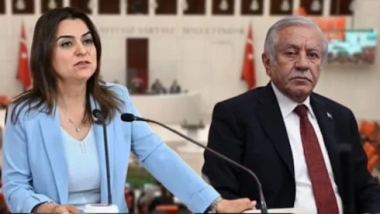 MHP'li Başkan Kürtçe konuşan DEM'li vekilin mikrofonunu kapattı