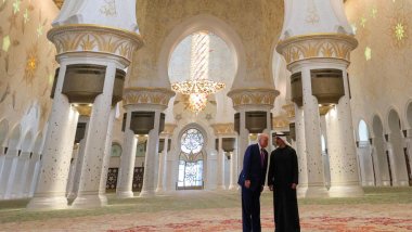 Trump ilk kez bir camiyi ziyaret etti