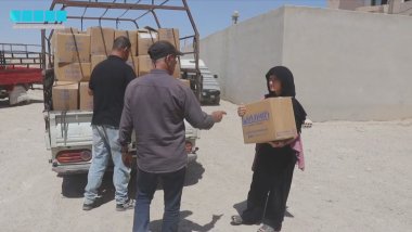 Özerk Yönetim ve Uluslararası Koalisyon Afrinli göçmenlere gıda kolileri dağıttı