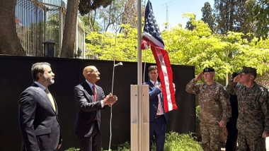 Balyozxaneya Amerîkayê li Şamê hat vekirin û Şera û Nûnerê Trump civiyan