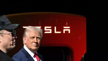 Trump-Musk gerilimi: Tesla hisselerini düşürdü