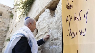 'Yükselen Aslan': Netanyahu, Batı Duvarı notunda İran saldırısını önceden haber verdi