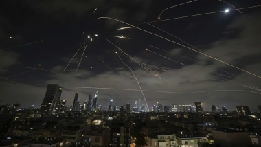 İran: 'Bu gece daha şiddetli vuracağız'