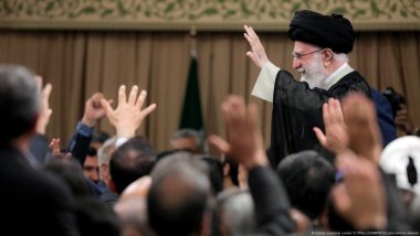 İsrail'in saldırıları: İran rejimi yıkılmanın eşiğinde mi?