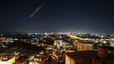 İran, İsrail'e yeni bir balistik füze saldırısı başlattı