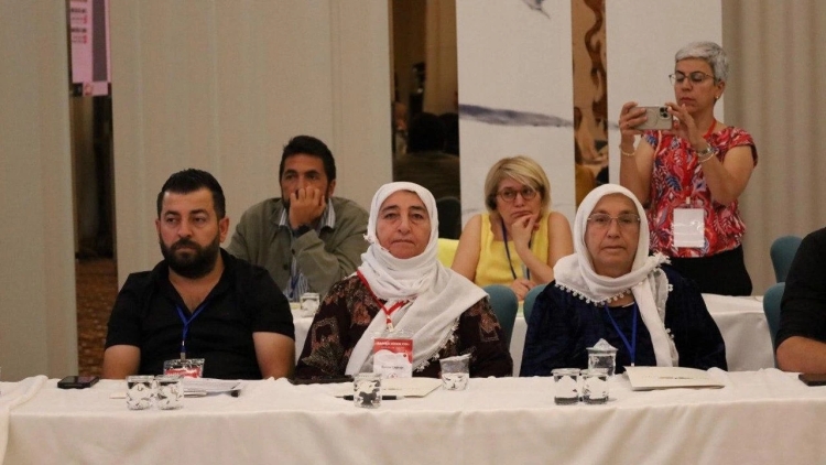 Amed: Dayikên leşker û gerîlayan dicivin