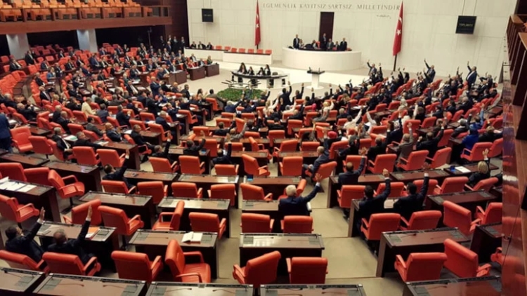 TBMM’de AKP ile DEM Parti Arasında Kobani Davası Tartışması