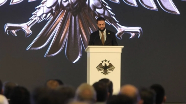 Devlet logosunu değiştiren Şara: Suriye 'bölünmez bir bütündür'