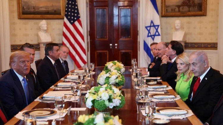 Trump, Netanyahu ile Yemekte: 'İran’a Bir Şans Vermek İsterim'