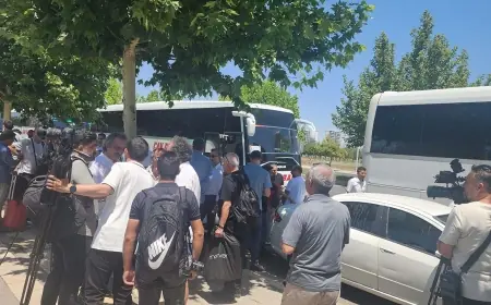 Silah bırakma töreni için Diyarbakır'dan dört otobüs hareket etti