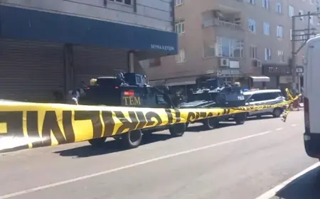 Diyarbakır'da aile içi şiddet ihbarına giden polislere ateş açıldı: 3 yaralı